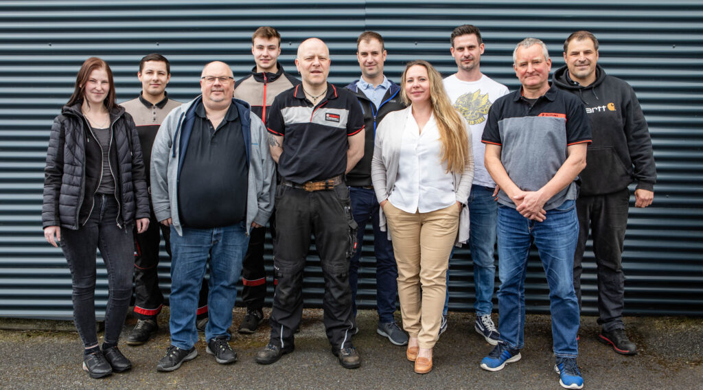 Das Bild zeigt das Team von Motorrad Dahlhues aus Warendorf bei Münster. Das Motorradgeschäft in der Nähe von Münster bietet alles, was Motorradfahrer im Münsterland suchen.